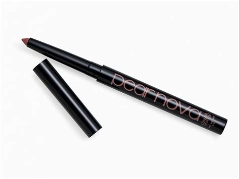 Why Luna Magic Lip Liner in Amorfito Should be a Staple in Your Makeup Bag